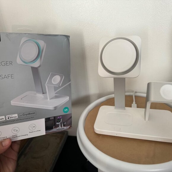 ESR 25W 3-in-1 Charger with MagSafe - White - Picture 7 of 8